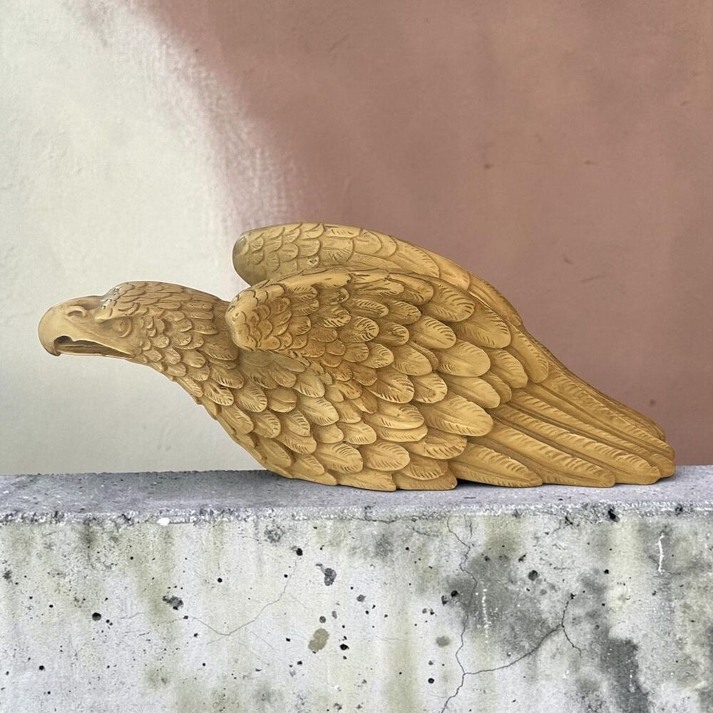 Vtg Resin Eagle Sculpture in Flight, Faux Ivory Finish w/Detailed Feathers Décor